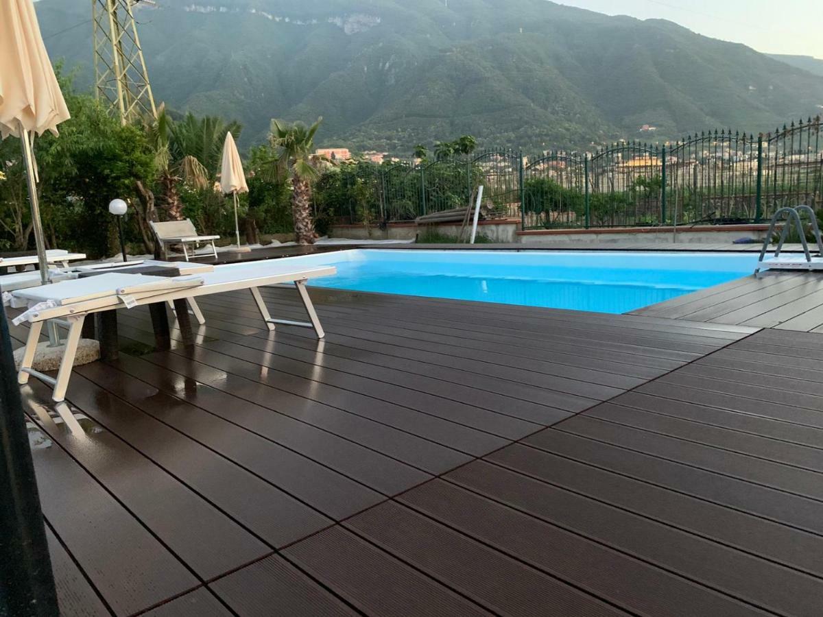 Villa Lucia Кастеламаре ди Стабия Екстериор снимка
